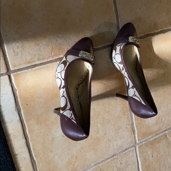 Shoes - Picture 2 of 7